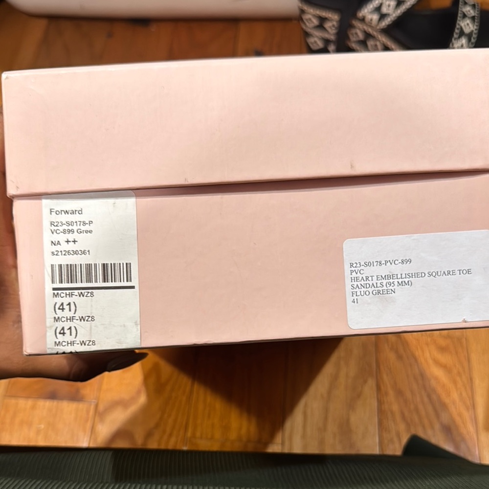 MACH & MACH
Heart Embellished Square Toe Sandals - Picture 5 of 5